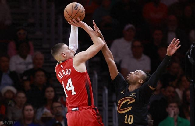 关于NBA常规赛集结日再迎强敌；奥兰多魔术临场应变；主帅态度：引发热议；赛程密集仍需轮换的信息
